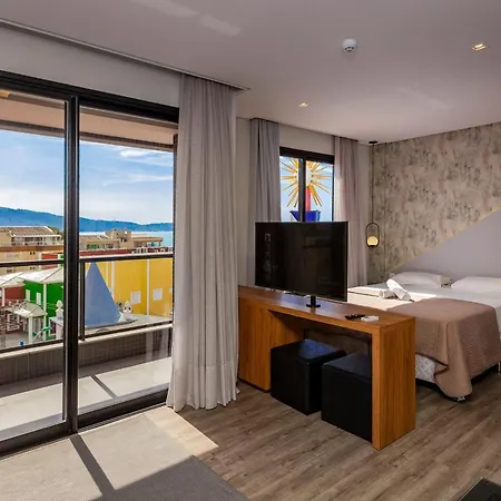 Aion Suites 303 – Lindo apartamento com Vista para o Mar, a 60m da Praia de Bombinhas, com Piscina e Academia no Rooftop.-2